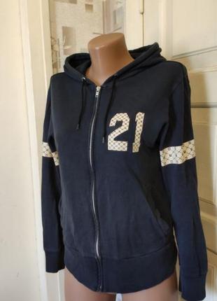 Спортивная кофта.