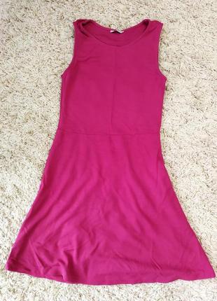 Яскрава літня сукня