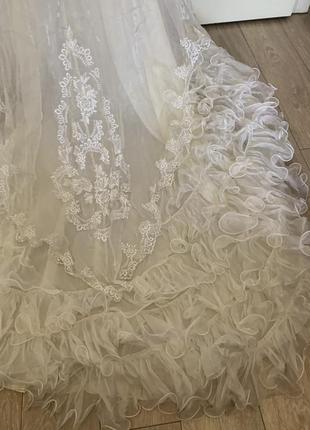 Сукня вінтажна весільна карнавальна пишна з шлейфом для фотосесії, буфи, вишита, мереживна, бант4 фото