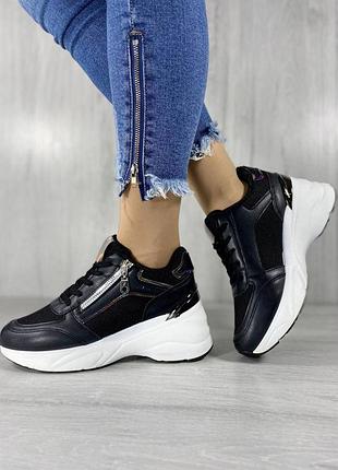 Жіночі кросівки