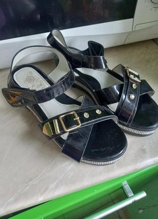 Босоножки женские