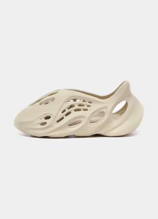 Жіночі босоніжки adidas yeezy foam beige.