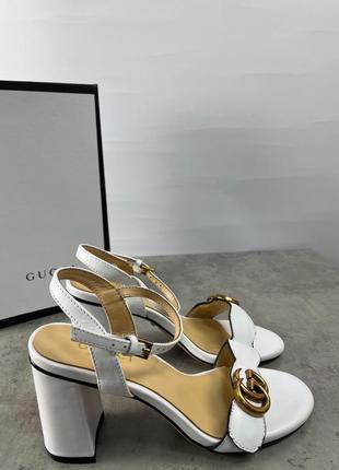 Кожаные босоножки гуччи gg белого цвета