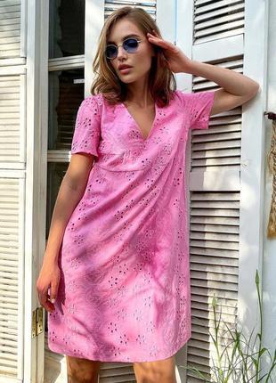 Женское розовое свободное платье из вышитого батиста5 фото