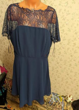Платье с кружевом