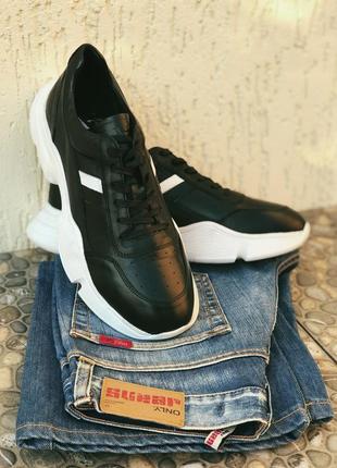 Кросівки з натуральної шкіри на стильній підошві