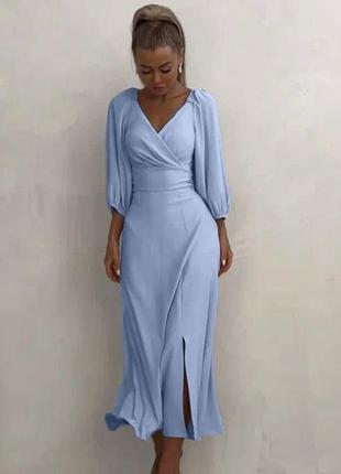 Платье миди голубое однотонное на длинный рукав с вырезом в зоне декольте приталенное с разрезом по ноге качественное стильное трендовое
