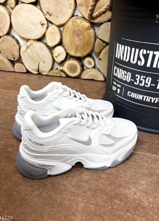 Кроссовки с дышащими вставками