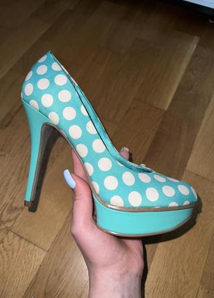 Туфли с изюмом