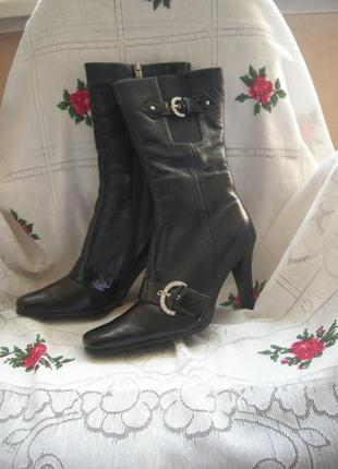 Чоботи зимові чорного кольору,100%-шкіра,натуральне хутро-450грн.