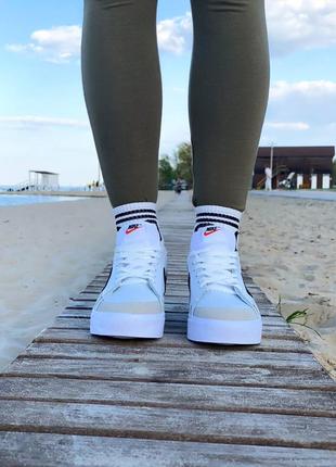 Женские кеды nike blazer low platform white black4 фото