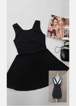 Черное платье с красивой спинкой1 фото