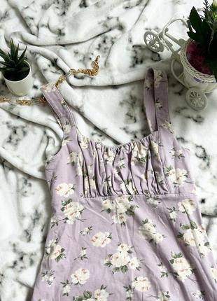 Сукня з квітками обтягуюча