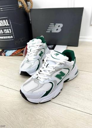 Кросівки жіночі