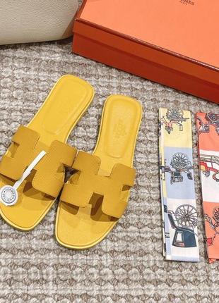 Шльопанці в стилі hermes