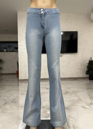 Джинсы клеш, расклешенные джинсы1 фото