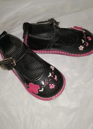 Туфлі дітячі лакові