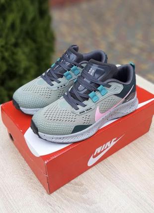 Жіночі кросівки nike pegasus trail сірі з зеленим та рожевим текстильные модные женские кроссовки найк2 фото