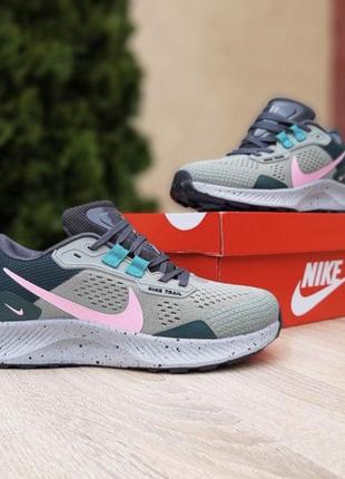 Жіночі кросівки nike pegasus trail сірі з зеленим та рожевим текстильные модные женские кроссовки найк3 фото