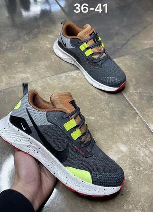 Жіночі кросівки nike pegasus trail сірі з зеленим та рожевим текстильные модные женские кроссовки найк10 фото