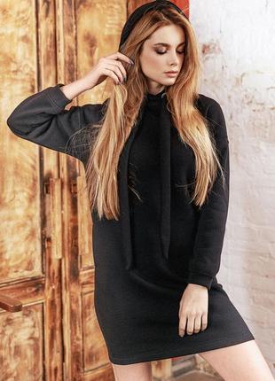 Женское теплое черное платье на флисе с капюшоном