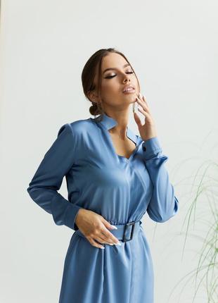 Женское голубое шелковое платье миди на запах3 фото