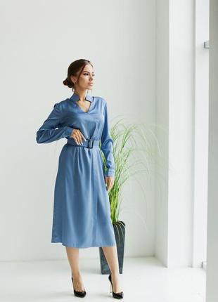 Женское голубое шелковое платье миди на запах6 фото