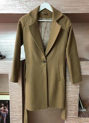 Шерстяное пальто цвета кемел