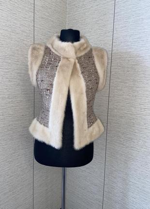 Жилетка escada з оздобленням норки