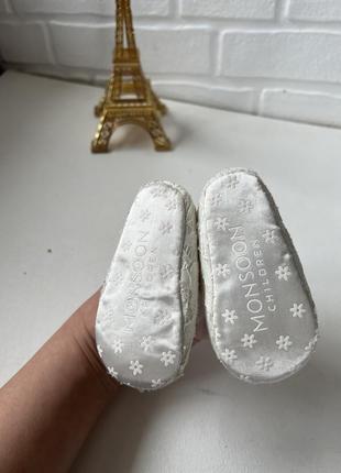 Пінєтки білі з банком нарядні капчики для дівчинки мережевні туфельки з бантиками на резенці4 фото