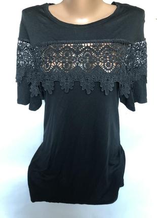 Чорна футболка з ажуром