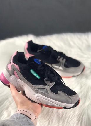 Женские кроссовки adidas falcon core black light granite.