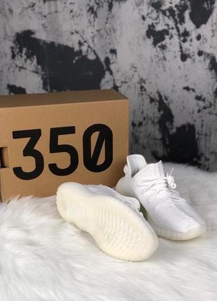 Женские летние кроссовки adidas yeezy boost beluga white.