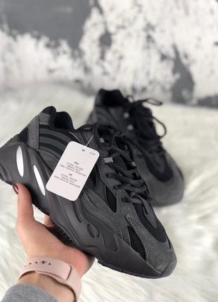 Женские кроссовки adidas x kanye west yeezy 700 v2 black.2 фото