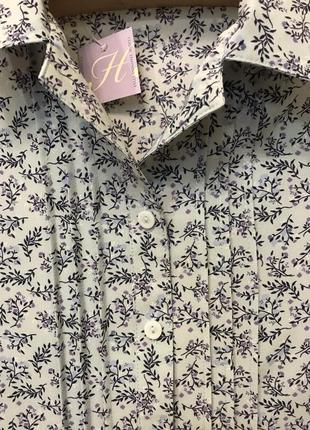 Дуже красива та стильна брендова блузка у квіточках.