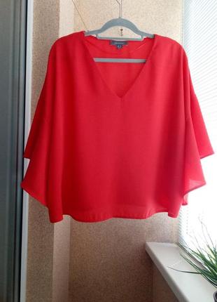 Красивая однотонная красная блуза свободного силуэта с оригинальным широким рукавом3 фото