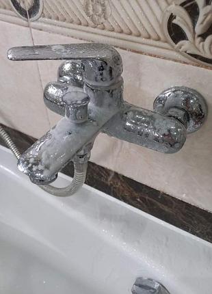 Универсальный гель для чистки ванной комнаты