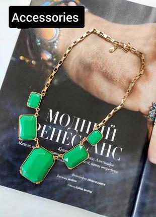 Колье женское украшение на шею из мед золота с зелеными камнями от бренда accessories1 фото