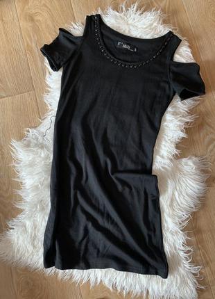 Чёрное платье в обтяжку с открытыми плечами2 фото