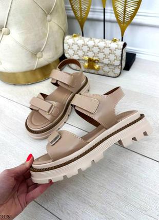 Босоніжки на липучках