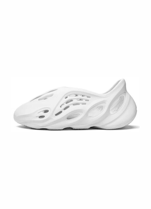 Чоловічі босоніжки adidas yeezy foam white.