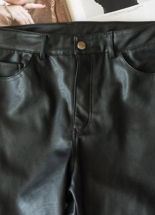 Черные кожаные брюки женские h&m, размер м3 фото
