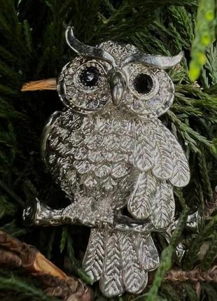 Брошь сова на ветке.