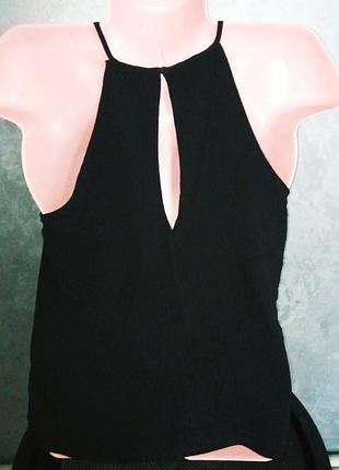 Черная майка жатка с разрезами