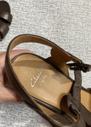 Сандалии женские коричневые кожаные босаножки на танкетке clarks- 38p3 фото