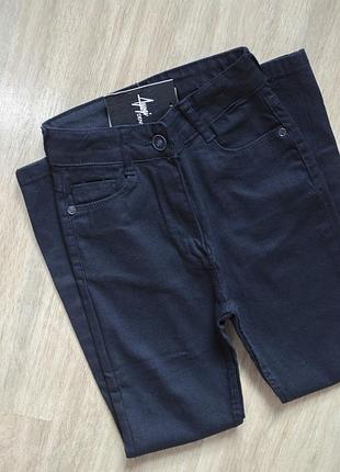 Круті брюки з високою посадкою