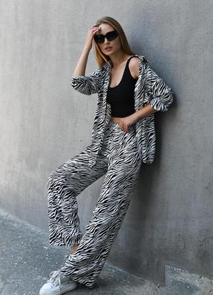 Костюм жіночий стильний вільний з брюками та сорочкою у тваринний принт4 фото