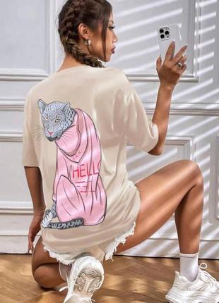 Стильна подовжена футболка з принтом