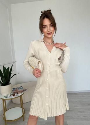 Гарна трикотажна сукня на гудзиках з красивою нашивкою на кишені✨