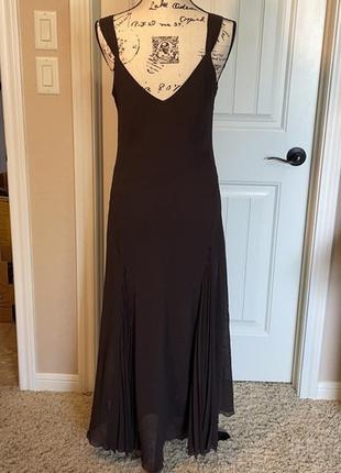 Елегантне коричневе плаття з плісированими вставками3 фото